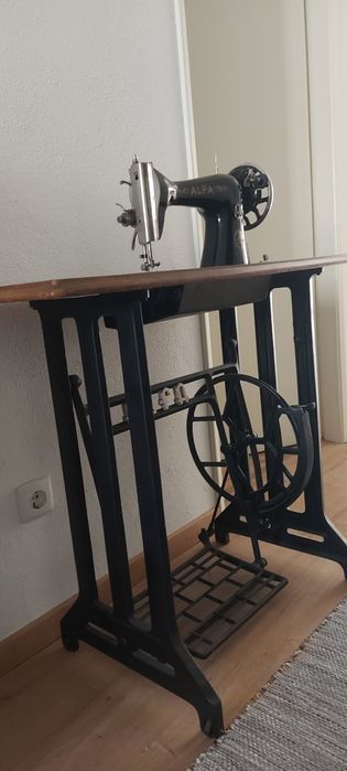 Maquina de costura antiga Alfa