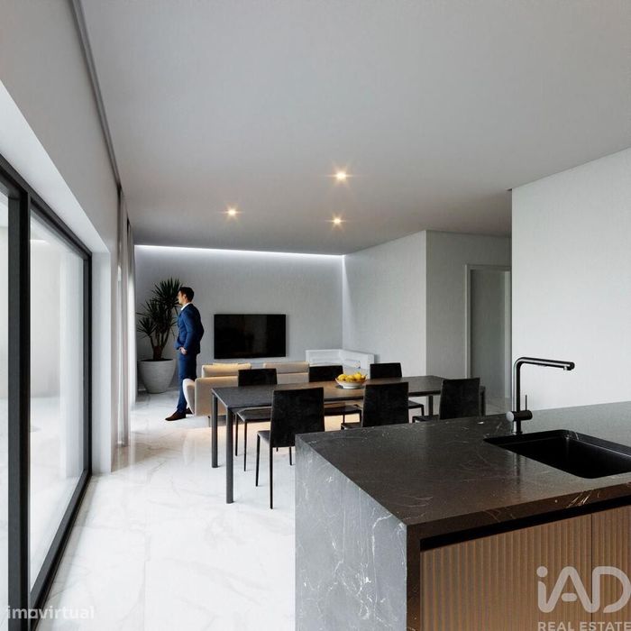 Apartamento T2 em Estômbar e Parchal de 109,00 m2