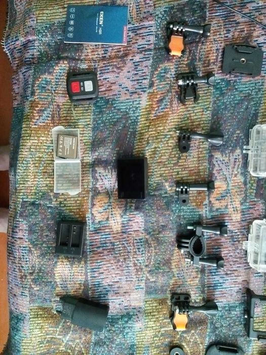 Єкшн камера EKEN,з усіею гарнітурою та боксом