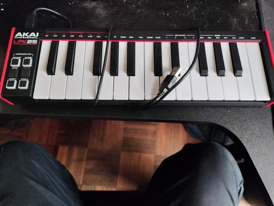 Teclado MIDI AKAI LPK25 MK2
