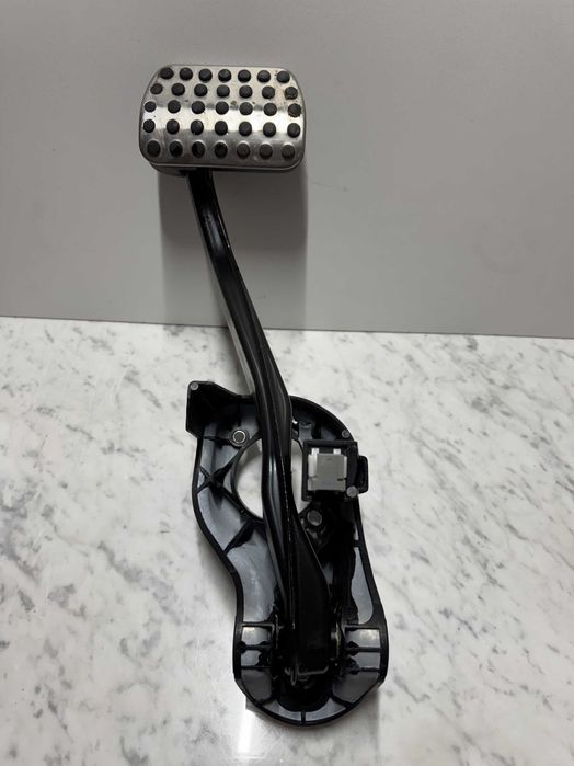 Pedał hamulca MERCEDES W204