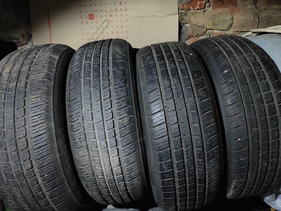 Резина 215 60 17 . 2022 года. 8 мм протектор