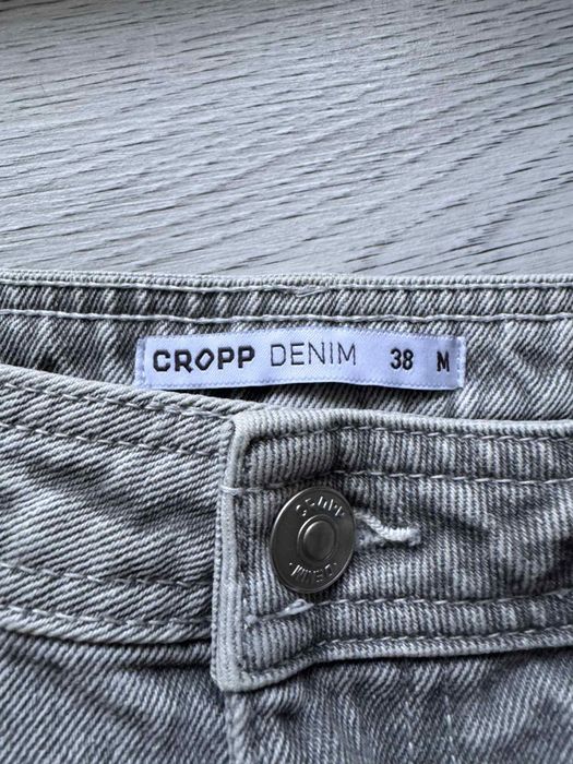Spodnie jeansowe jeansy damskie jasnoszare Cropp