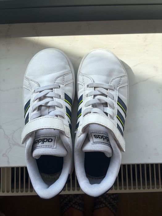 Кросівки adidas, 30