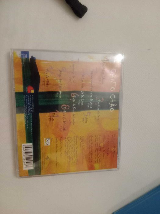 CD de músicas  "Canto chão".