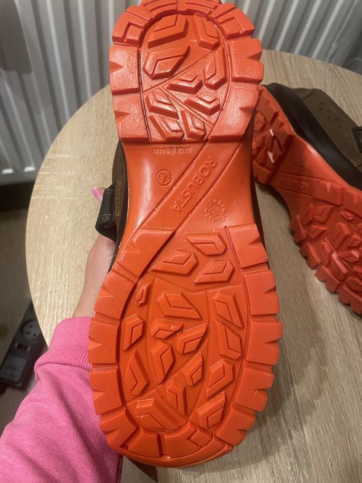 Nowe Buty robocze z blachom rozm 43