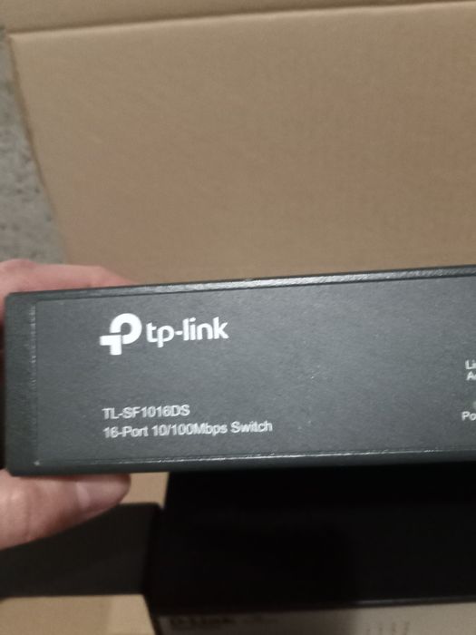 Комутатор мережевий Cisco SG-300 28 DLink DSG1016D  Tp Link