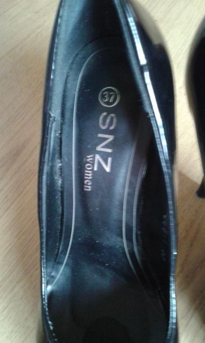 Czarne buty na obcasie