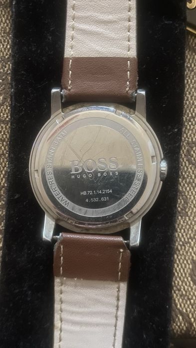 Vendo relógio Hugo Boss original, elegante e ideal para uso diário ou ocasiões especiais.