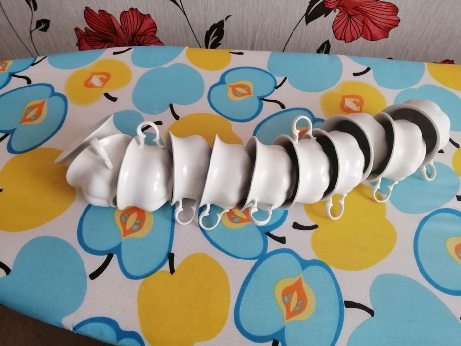 Кофейные чашки и тарелочки