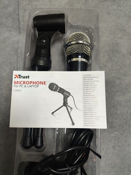 Mikrofon trust na statywie