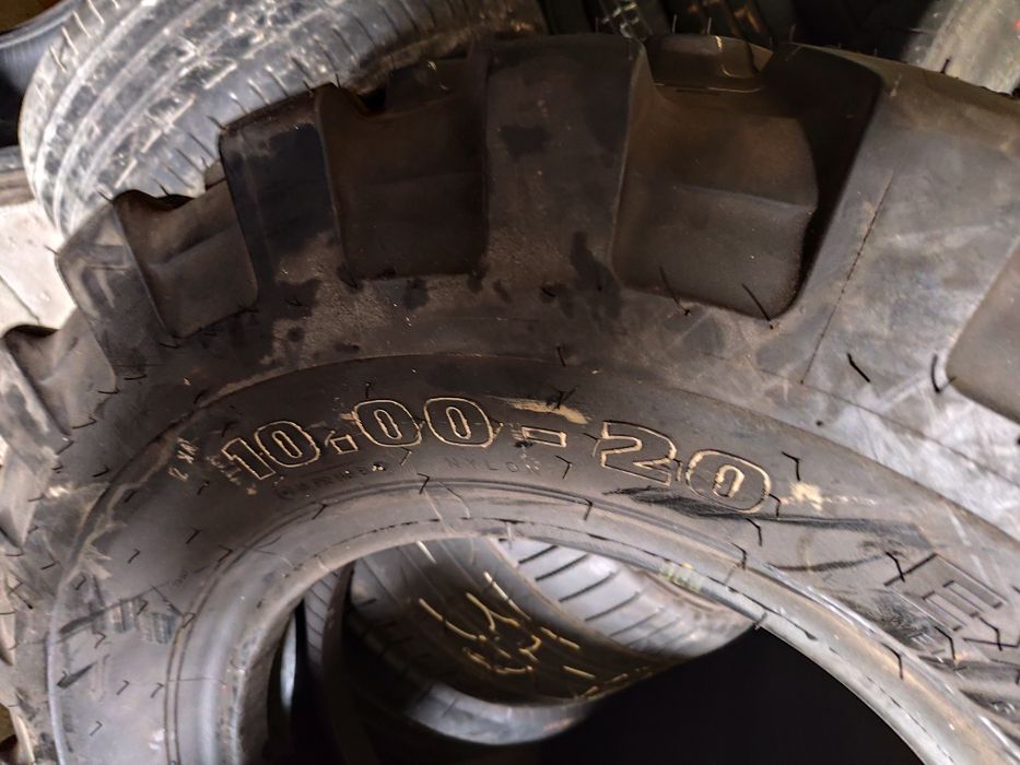 Pneus 10.00x20 novos