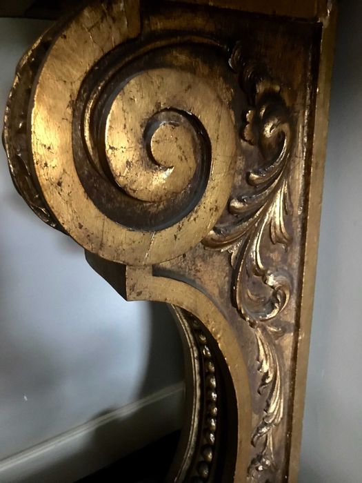 Credência Antiga em Talha Dourada com 3 gavetas.