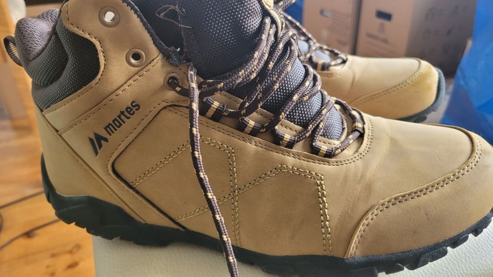 Buty MARTES rozm. 42 miodowe
