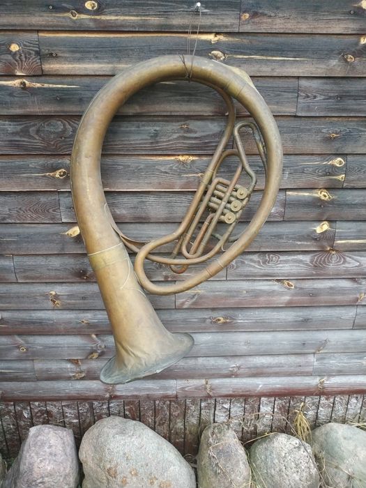 Duży retro mosiężny róg waltornia dekoracja rekwizyt do sesji zdjęciow