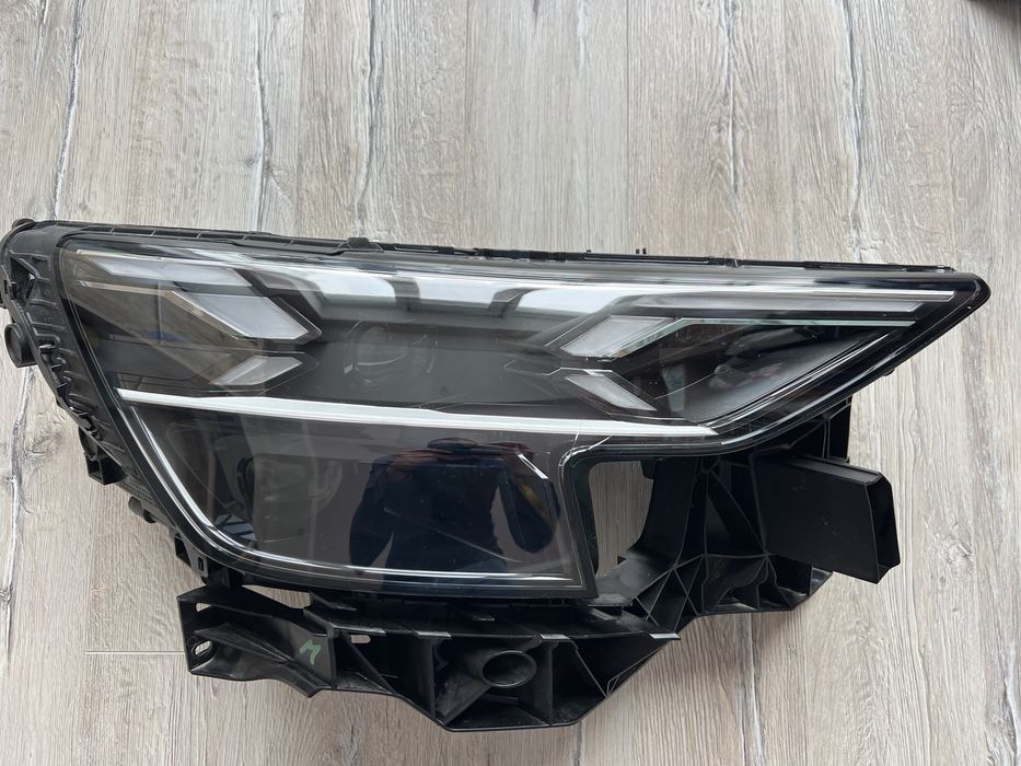 Фара права Audi Q8/SQ8 4M8941086