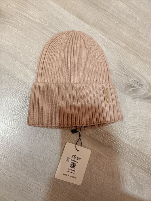 Шапка гарної в'язки Нова