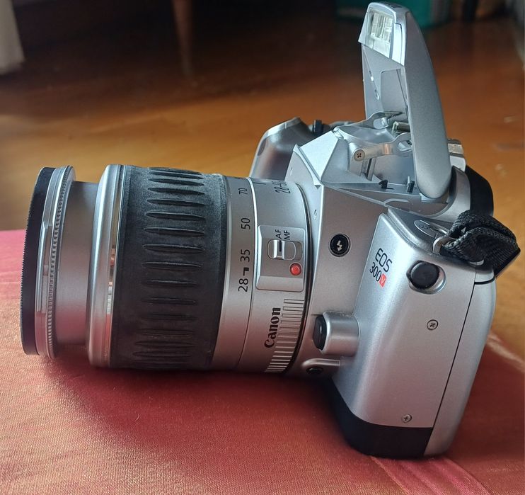 Máquina fotográfica  Canon EOS 300v
