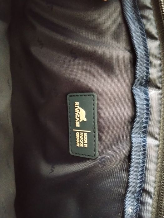 Mala Rivacase para laptop de 14"