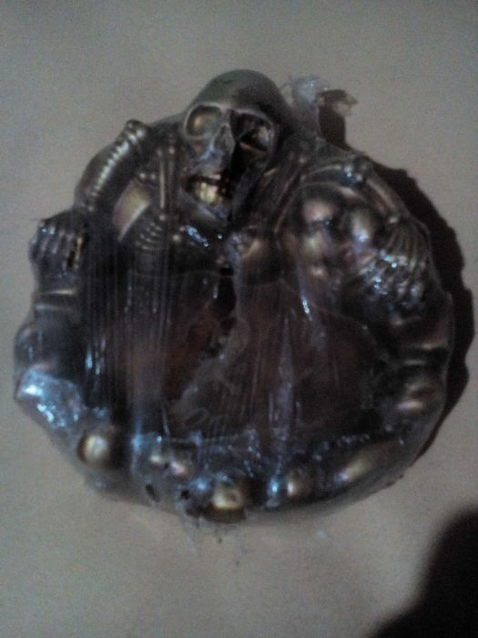 Попільничка з черепом .