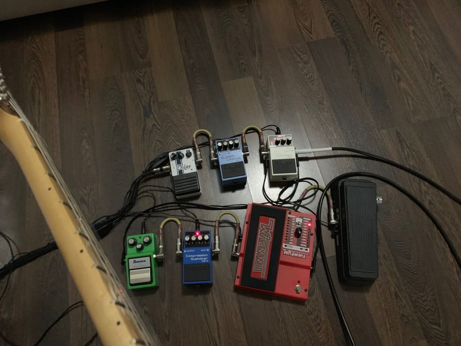 Fender strat mn bsb + Vox комбик + 8 педалей + кейс + коммутация