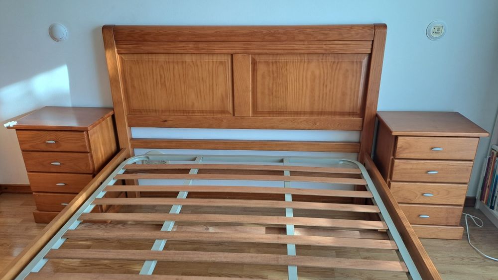 Urgente - Cama Casal Pinho + 2 mesas cabeceira