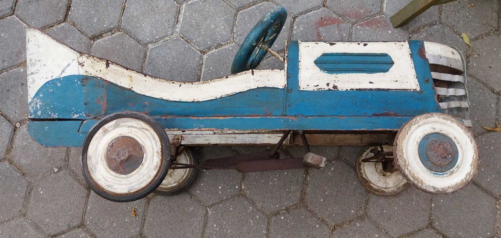 Carro a pedais antigo