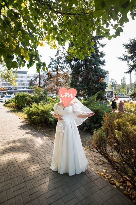 Весільна Сукня.Продам свадебное платье,не венчанное .