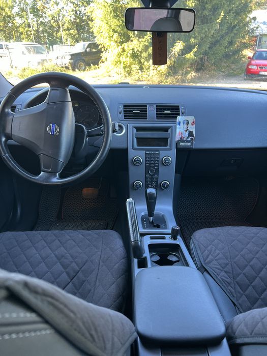 Volvo v50 2.0d  автомат