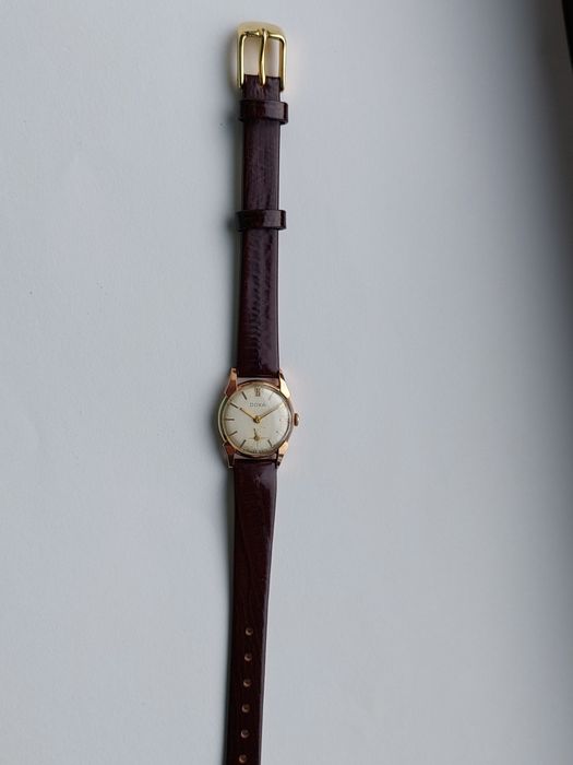 Часы золотые швейцарские наручные женские механические DOXA