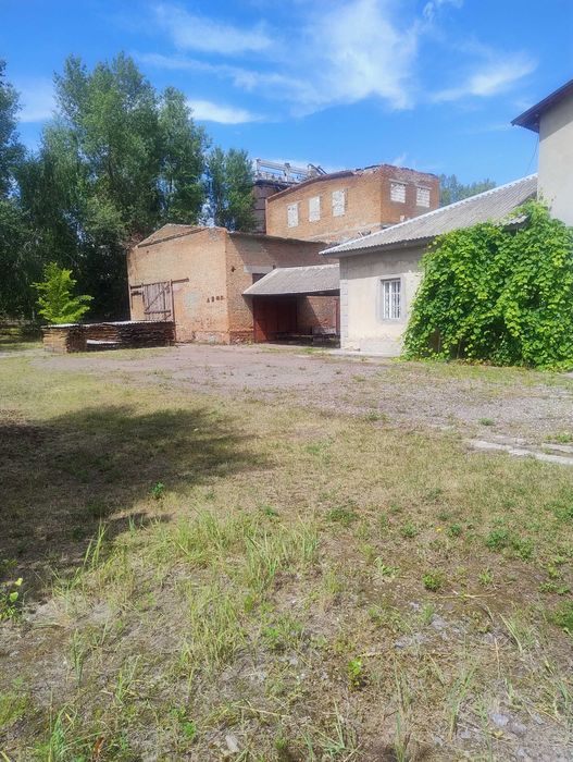 Територія, бокси для авто, складські, офісні приміщення