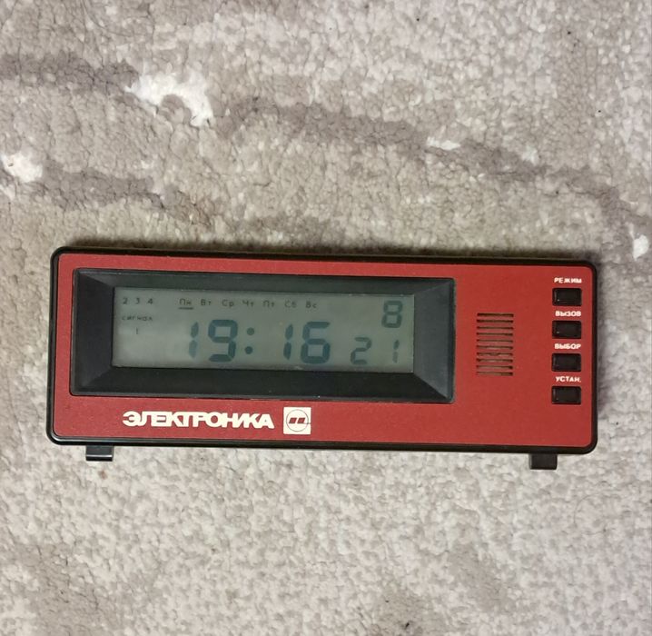 Продам часы Электроника