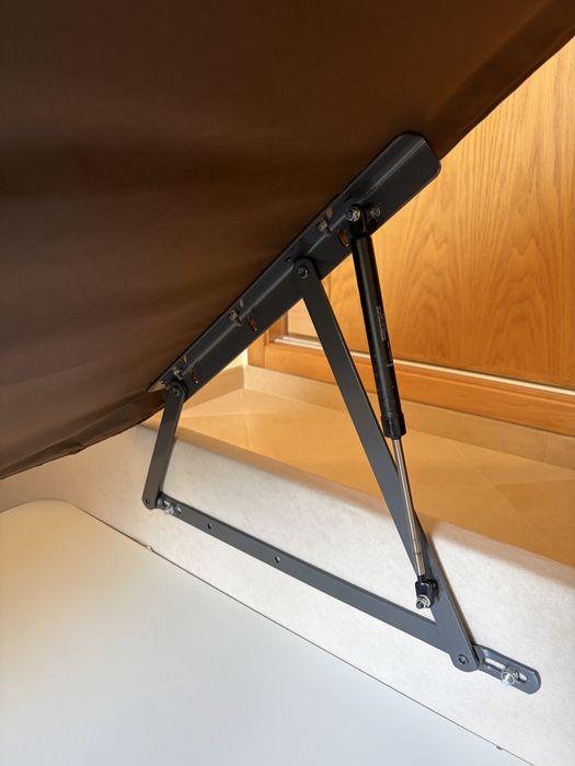 Cama individual com arrumação e colchão - sommier