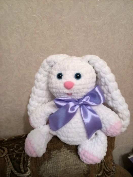 Мягкие игрушки, брелоки и декор вязаные крючком