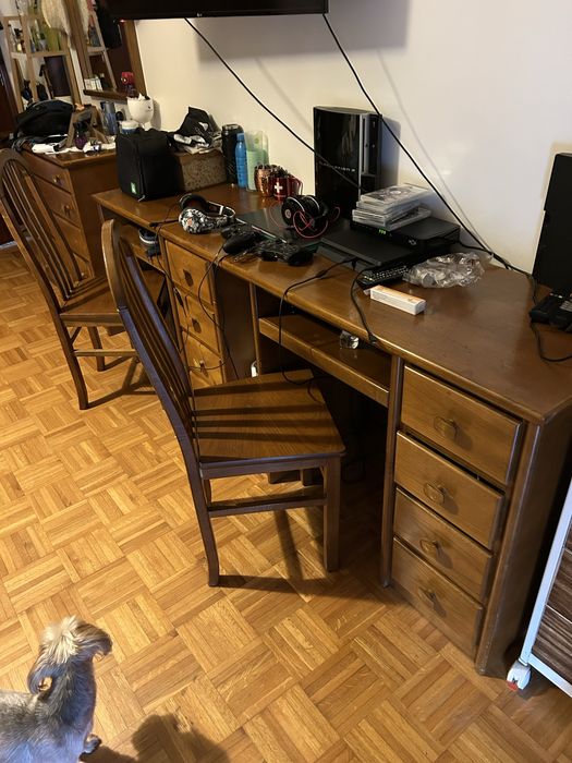 Cama de solteiro e secretaria dupla