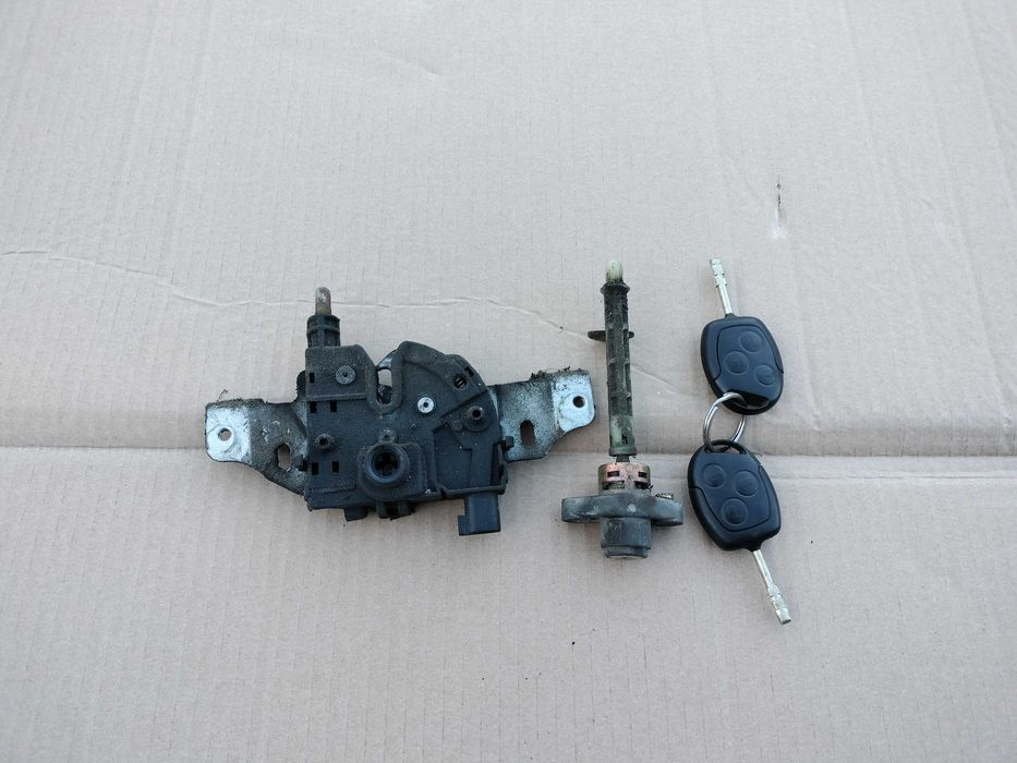 Zamek maski wkładka kluczyk Ford Mondeo MK3
