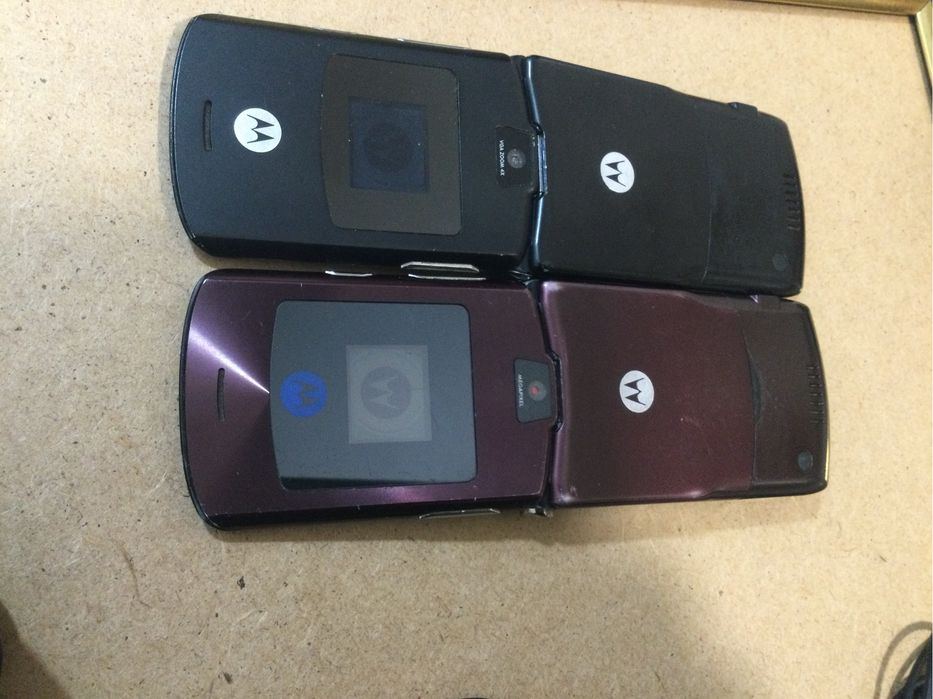 Motorola V3;V3i продам.