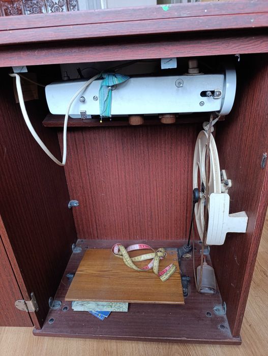 Швейна машинка Чайка 142м