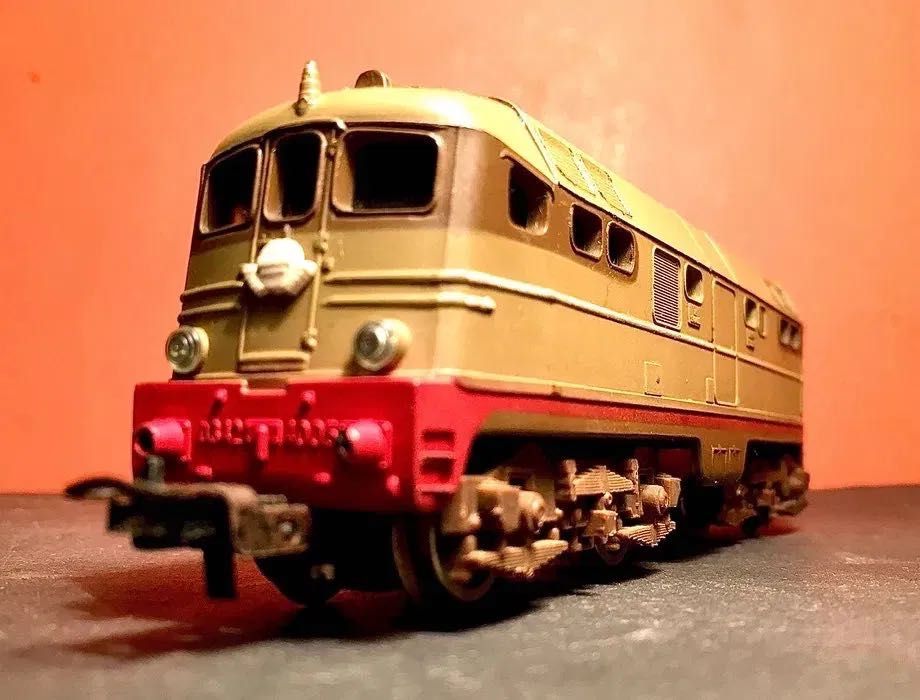 LIMA HO - 1 locomotiva - 2 carruagens - a funcionar - anos 60
