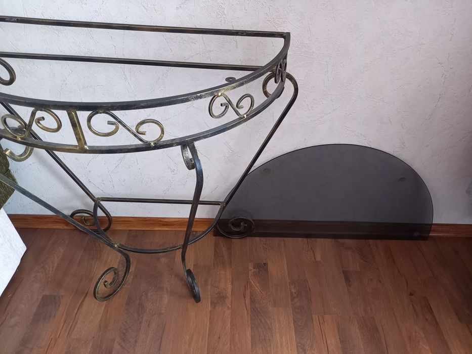 Stolik że szklana szyba  półokrągły