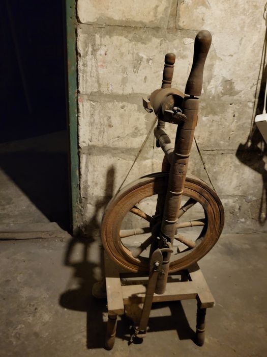 Kołowrotek drewniany. Sprawny.