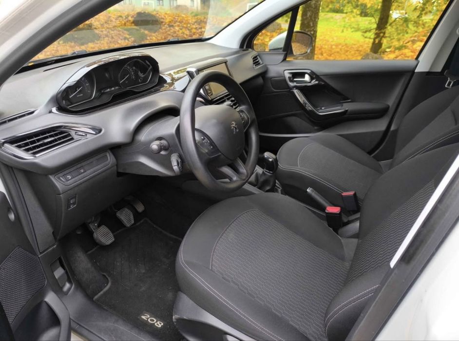 Peugeot 208 1.2 PureTech (82 cv) Ano 2019 com 127.000 km.