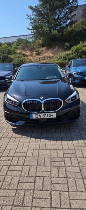 Um carro BMW 116D