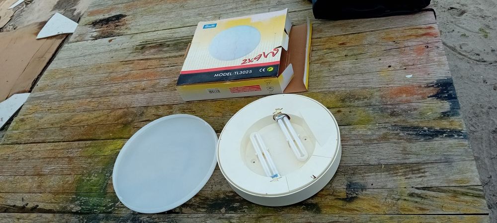 Candeeiro com duas lâmpadas halogeneo