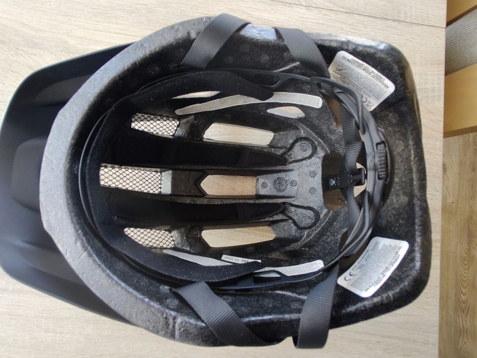 Kask rowerowy ABUS Macator 58-62cm lekki.