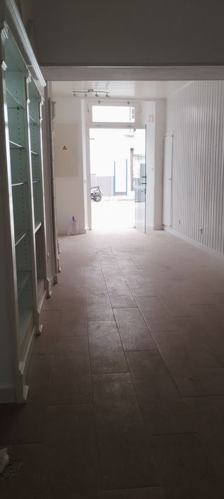 Arrenda-se loja no centro