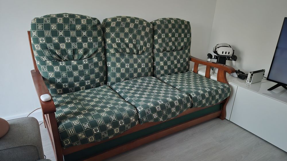 Sofá de 3 Lugares com Estrutura em Madeira / Sofá Clássico Verde e Bege