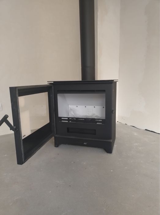 Kominek wolnostojący Hitze Gatto M 5,3kW