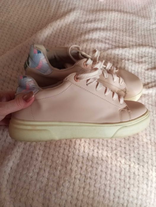 Гламурні кросівки бренду fabric