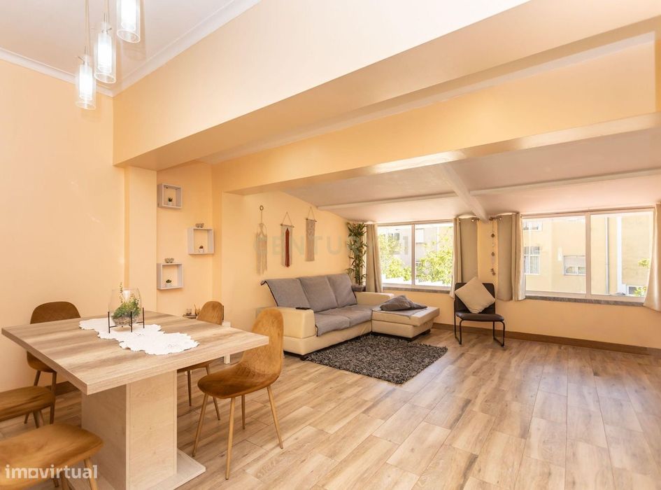 Apartamento T2(+1) Renovado com Logradouro de 100m² – Pronto a Habitar